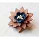 Drewniana elegancka wpinka kwiatek